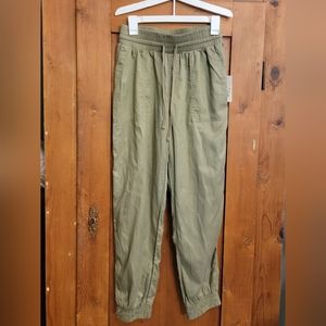 New Day high rise ankle jogger pants NWT olive size small